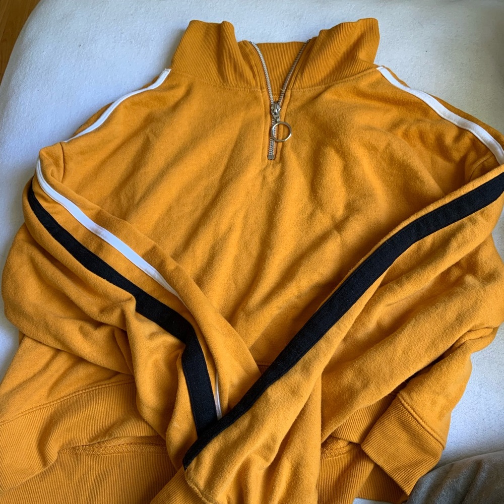 crewneck with zipper